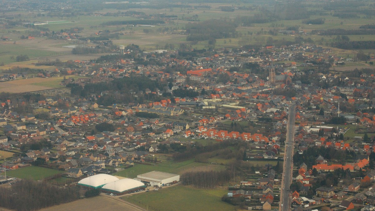 Aerial view from the South towards central Rijkevorsel, Belgium. Nikon D60 f=55mm f/13 at 1/250s ISO 800. Post-process using Nikon ViewNX 1.0.3 and Adobe Photoshop 4.0.