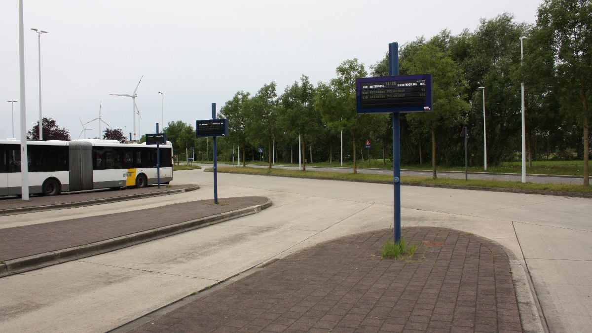 Bushaltes op station Noorderkempen.