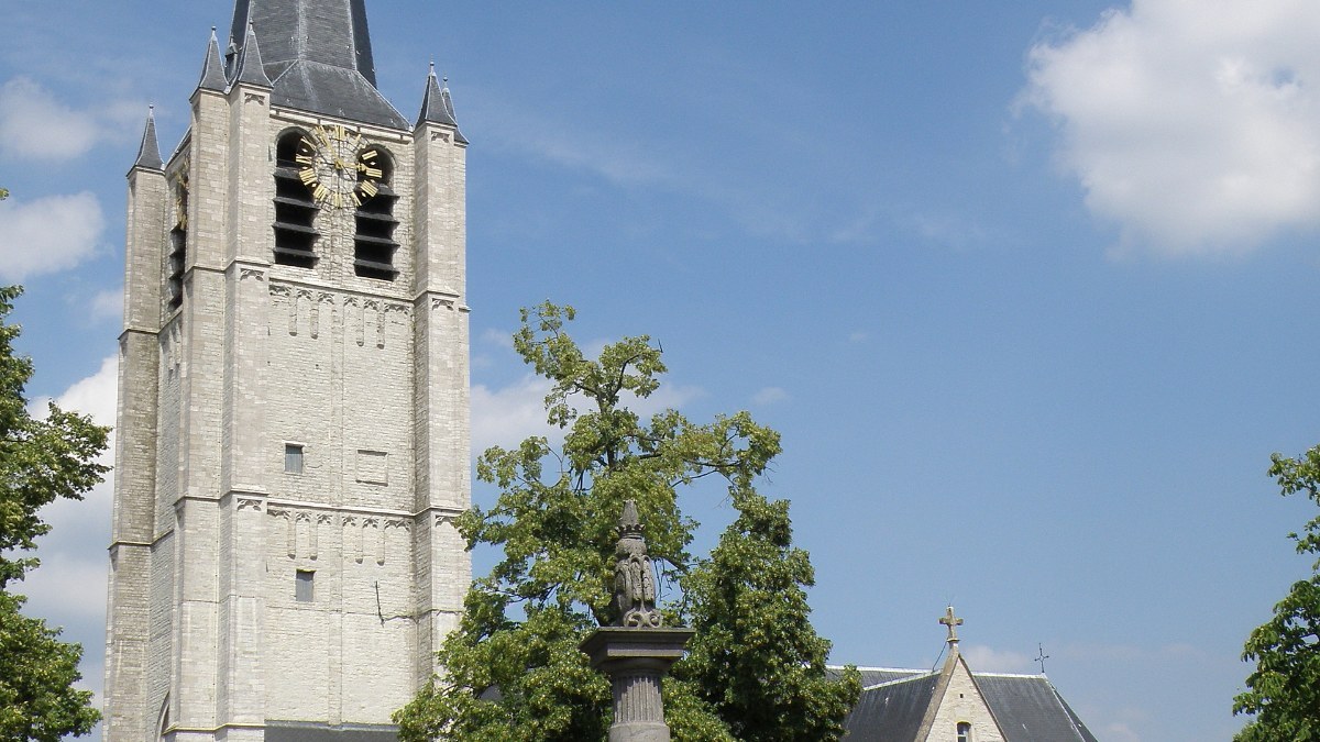Wommelgem (prov. Antwerpen, België). Sint-Pieters- en Pauluskerk.