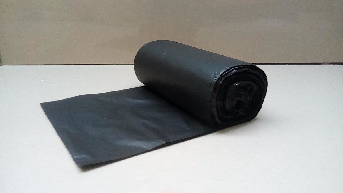 Beg sampah berwarna hitam