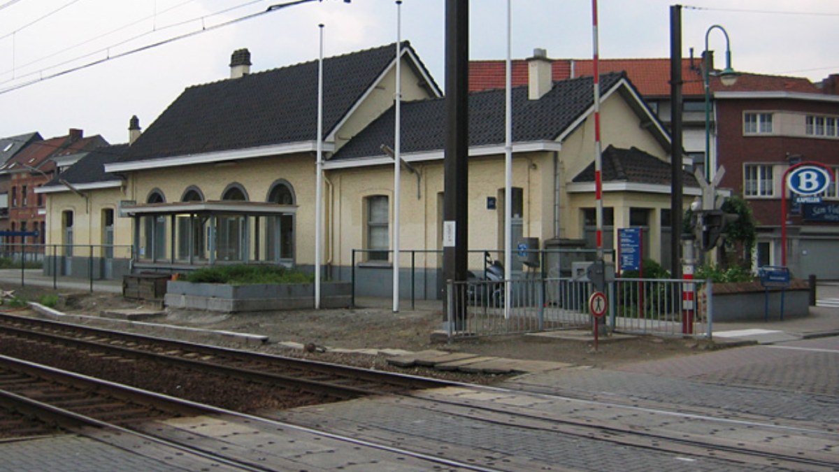 Station van Kapellen langs spoorlijn 12 (Antwerpen-Essen-Roosendaal)